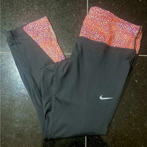 🧘♀️Women's Nike Dri-Fit Leggings crop yoga band in Black Size Medium EUC - Picture 1 of 4